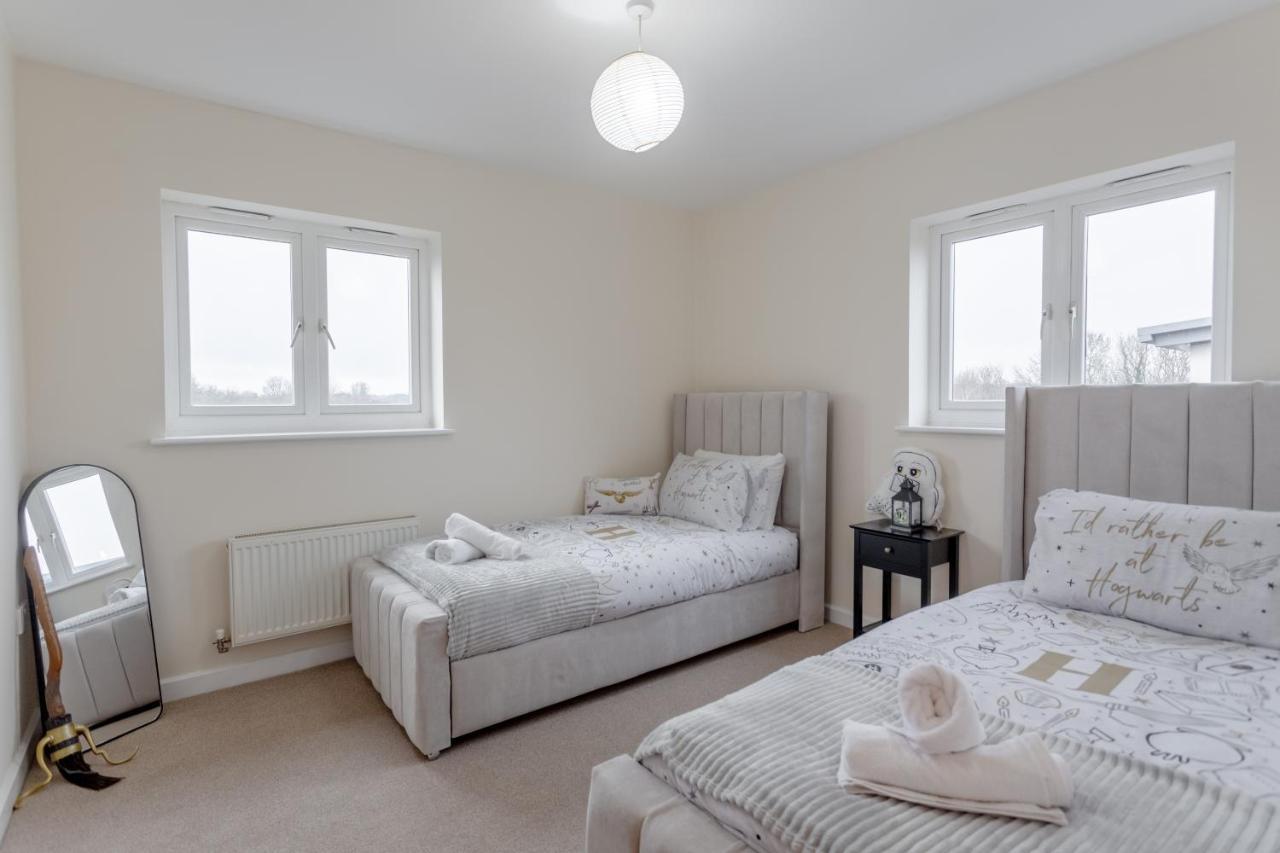 Premium Nights - Harry Potter, Professional, Family Apartment Watford (Hertfordshire)