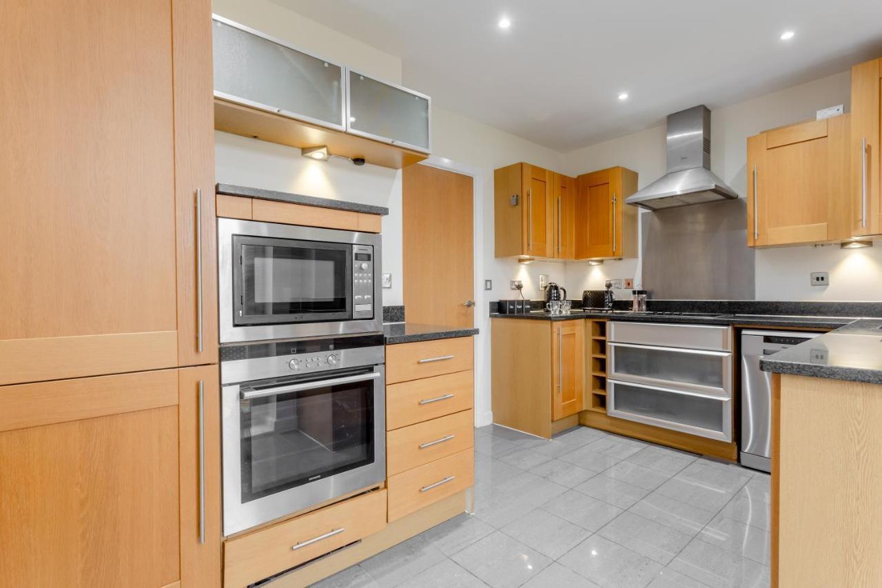 Premium Nights - Harry Potter, Professional, Family Apartment Watford (Hertfordshire)