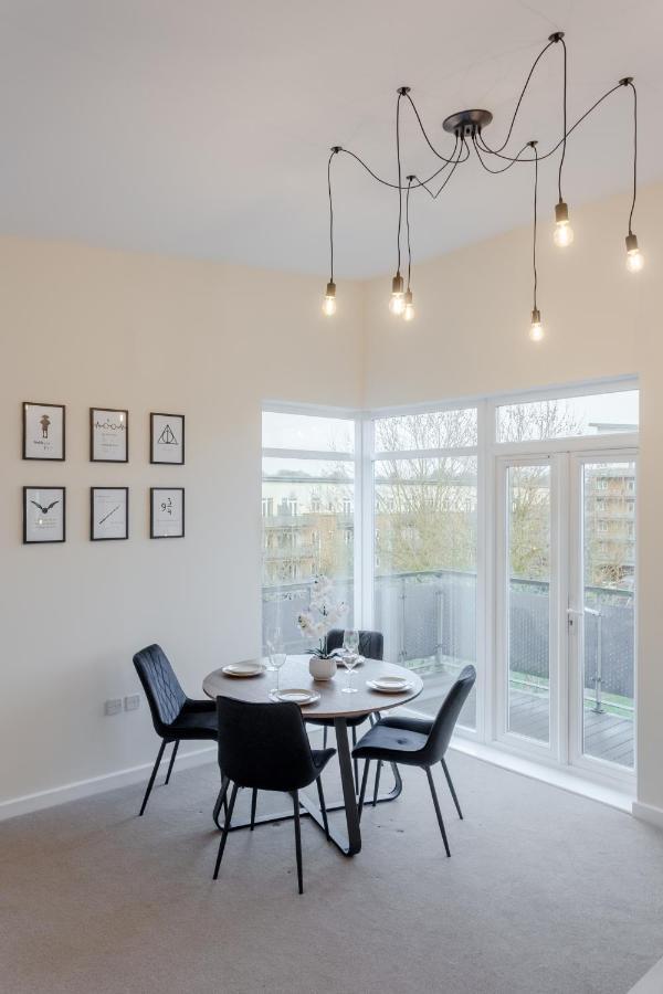 Premium Nights - Harry Potter, Professional, Family Apartment Watford (Hertfordshire)